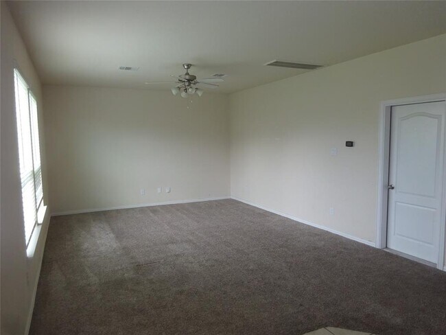 Building Photo - 1402 Green Highland Dr