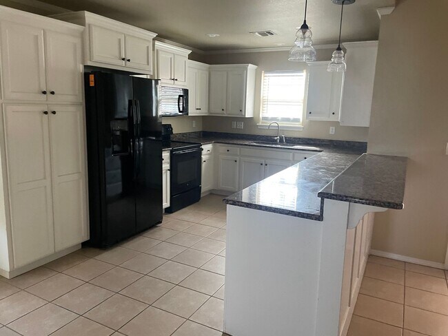 Building Photo - Stunning home in Tradewinds