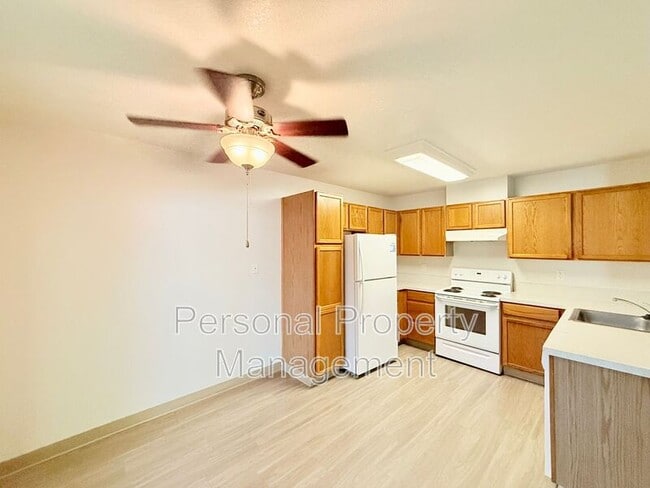 Building Photo - 3412 NE 66th Ave