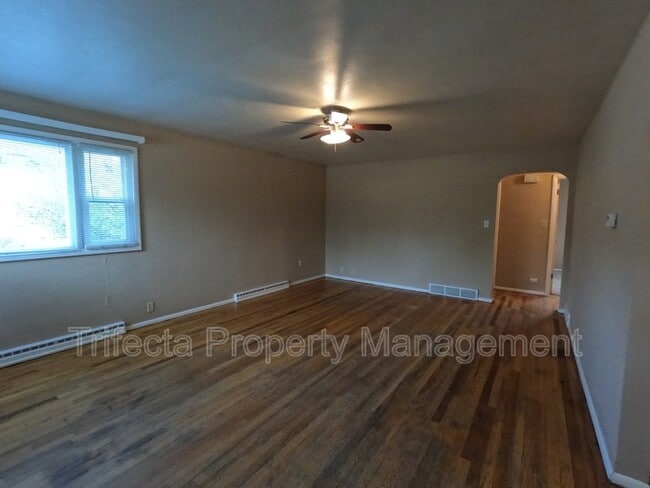 Building Photo - 622 Miller Dr