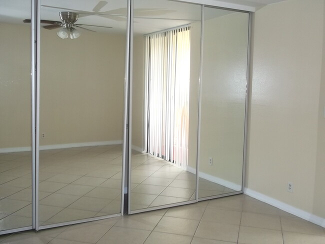 Building Photo - 767 SE 1st Way