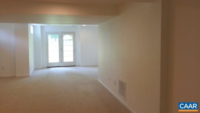 Building Photo - 706 Holly Hill Dr