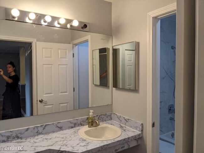 Building Photo - 1 br, 1 bath Condo - 1912 Prairie Sq