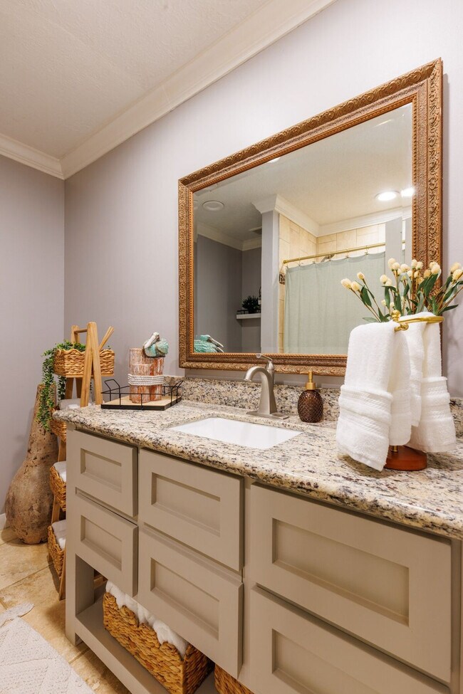 Building Photo - 15818 Val Vista Dr