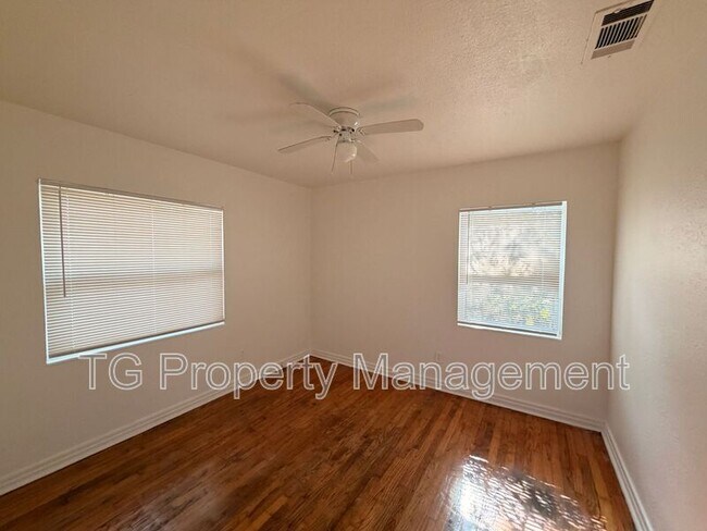 Building Photo - 937 Moravon Ave