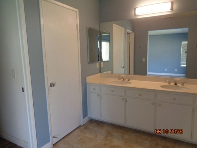 Building Photo - Lovely Rosamond Single Story