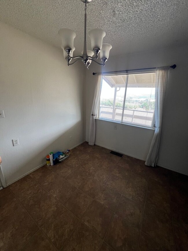 Building Photo - Oroville 4 bed 2 bath 3300sqft country hom...