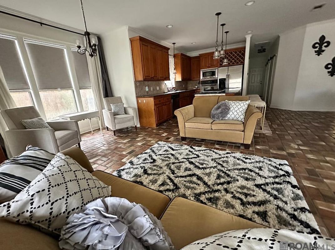 Building Photo - 37313 Mindy Wy Ave