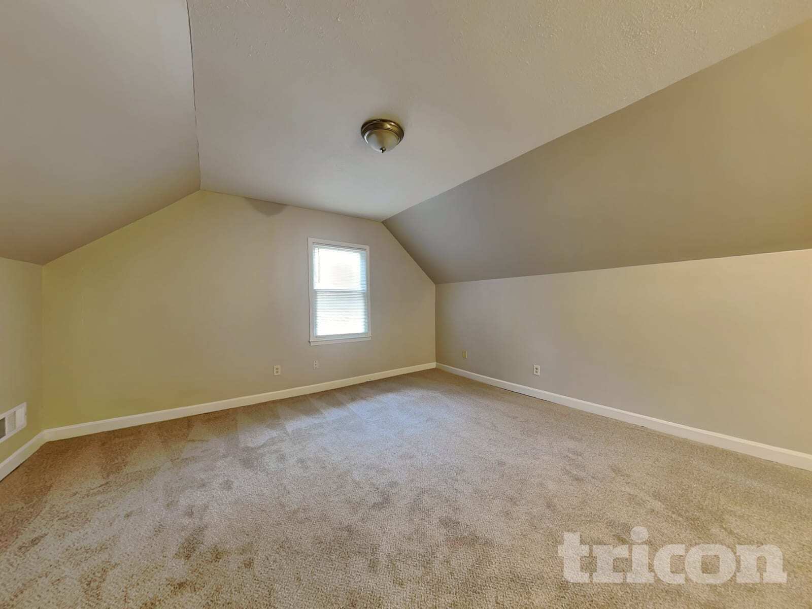 Building Photo - 605 Lake Dr SW