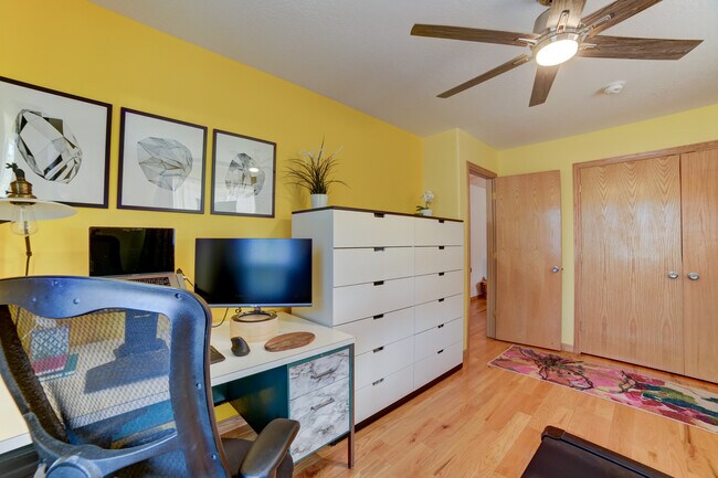 Building Photo - 383 E Coronado Ln
