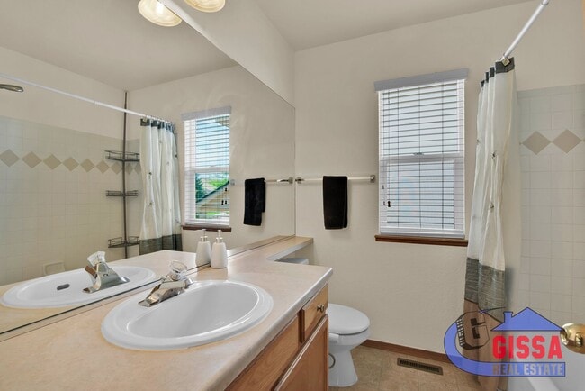 Building Photo - Beautiful home with 4 BR, 3.5 BA, 2 CAR wi...