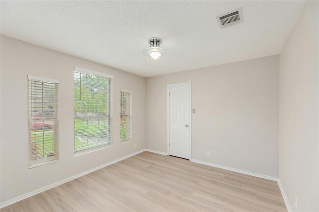 Building Photo - 8129 Hawick Dr