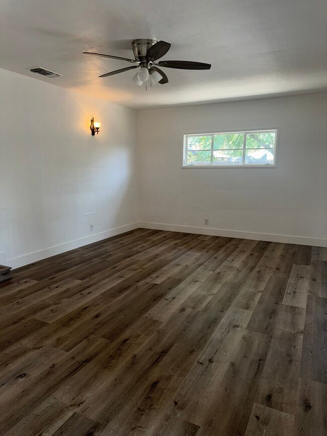 Building Photo - 3874 Arden Dr S