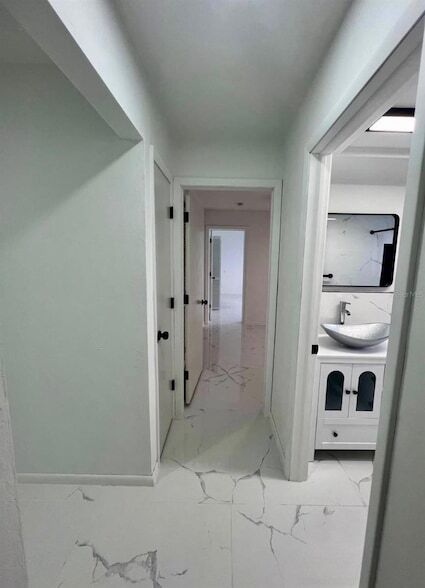 Building Photo - 2101 Hibiscus Rd