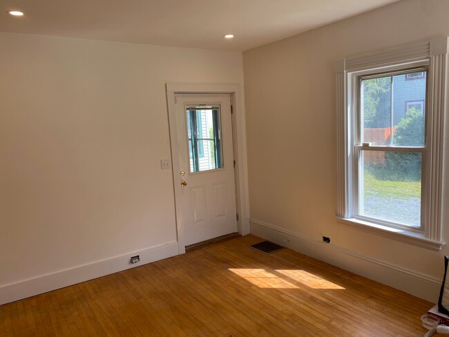 Back entryway - 386 4th St