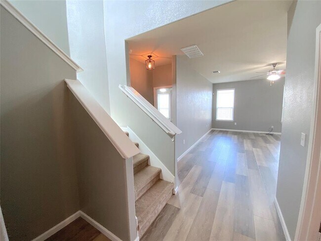 Building Photo - 122 Liard River Rd