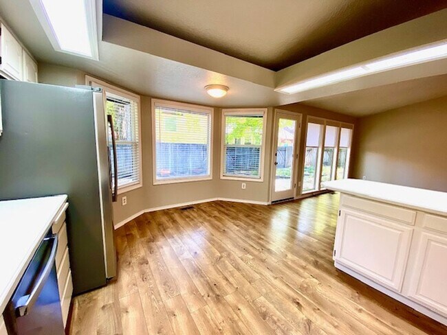 Building Photo - 4 Bedroom 2 bath Home in NW Boise