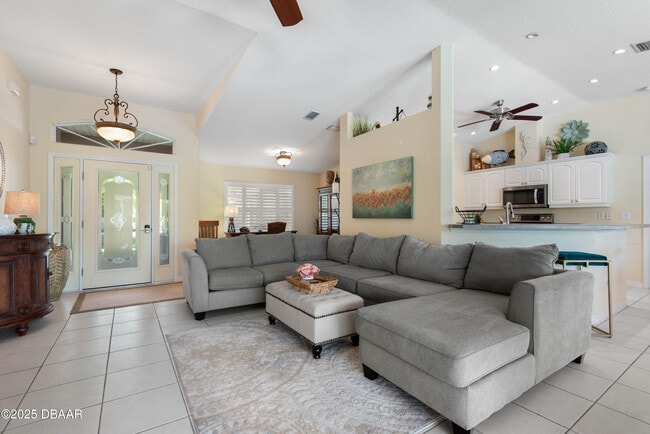 Building Photo - 15 Coolidge Ct