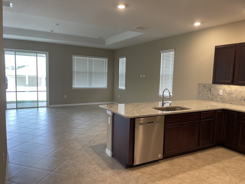 Living room / dining area - 7781 SW 57th Pl