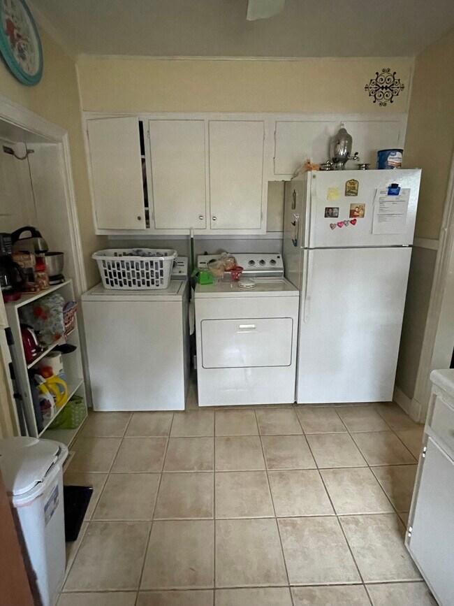 Building Photo - 3641 Cowden Ave