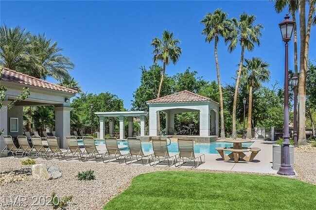 Building Photo - 167 Mountainside Dr