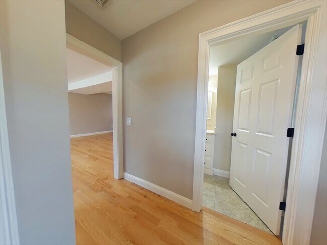 Building Photo - 109 Farwell St