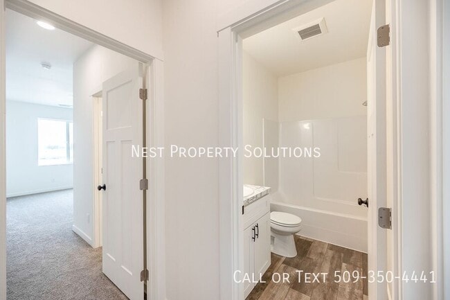 Building Photo - 164 E Montmorency-A