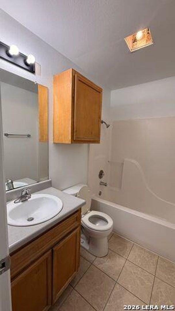 Building Photo - 2203 Creekside Ln