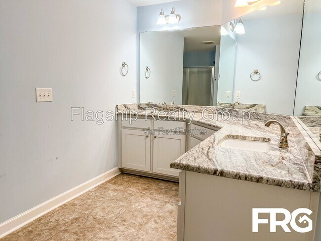 Building Photo - 491 Fallingbrook Dr
