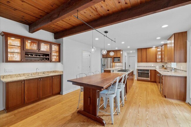 Building Photo - Spacious Home with Fenced Yard Exclusive Access to Hethwood Amenities