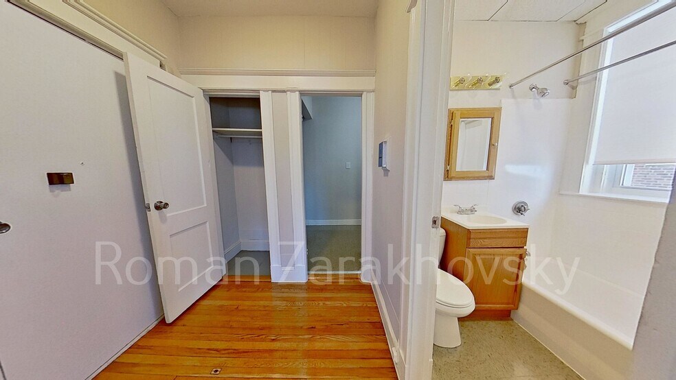 Building Photo - 219 Kelton St