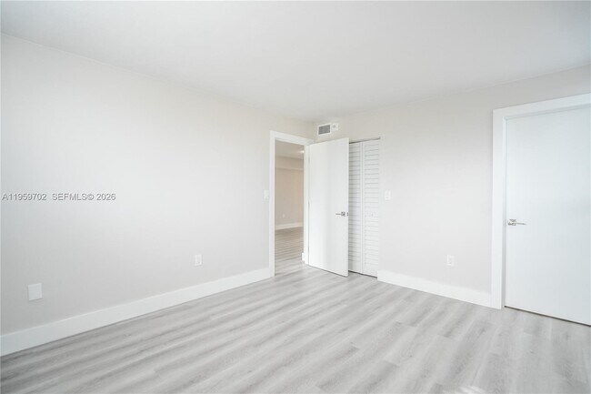 Building Photo - 6960 Rue Vendome