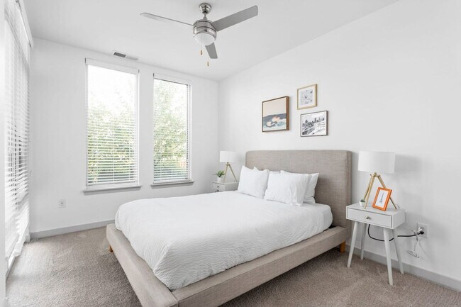 Building Photo - 747 N College Ave