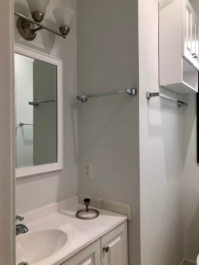 Building Photo - 2406 Clay St