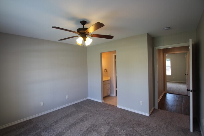 Building Photo - Coming Soon! Luxurious 3 Bed 2.5 Bath Rent...