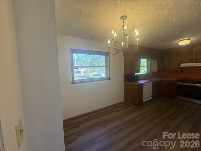 Building Photo - 1203 Hibriten Dr SE