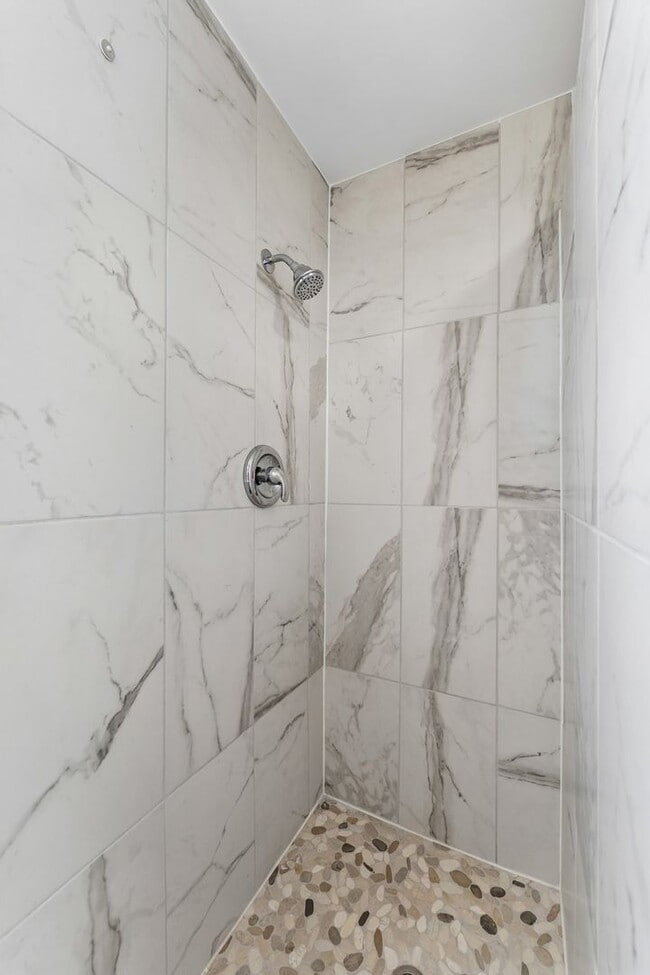 Building Photo - Newly renovated 3-bedroom, 2-bath home