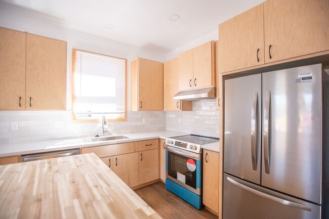 Building Photo - One Month Free ***Available NOW-  3 Bedroo...