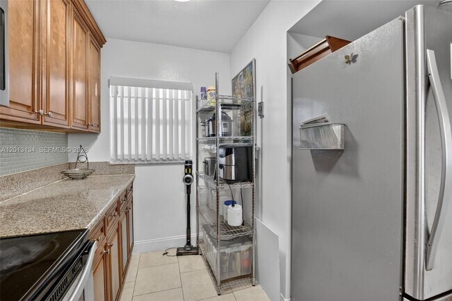 Building Photo - 9330 Lagoon Pl