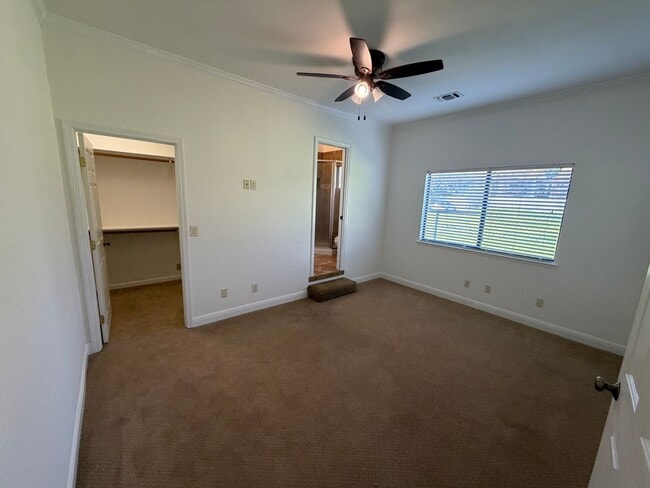 Building Photo - 2720 Larry Ln