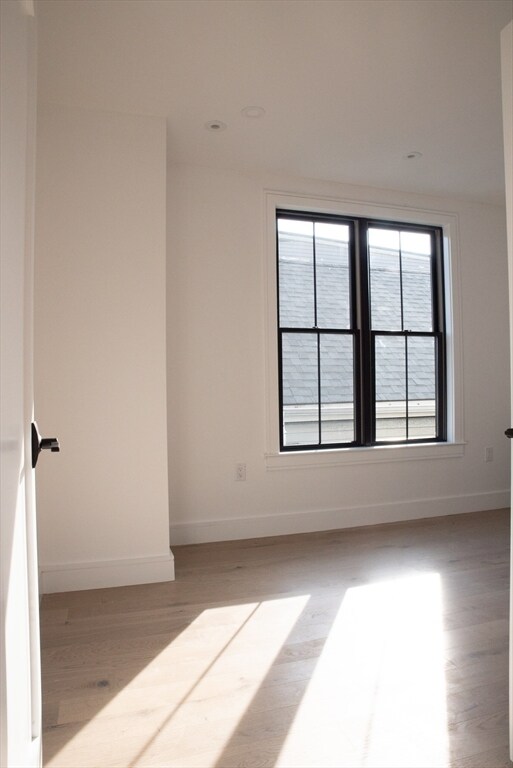 Building Photo - 57 Saratoga St