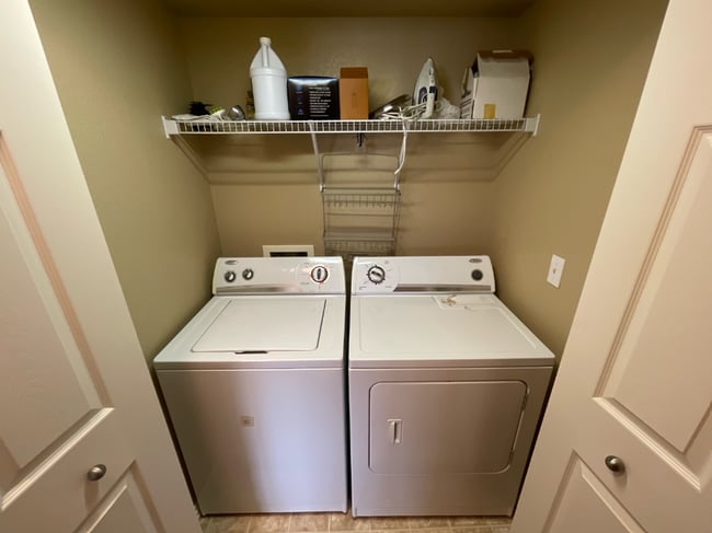 Building Photo - Fantastic!  Light and Bright!  1 bed + loft - 1 bath