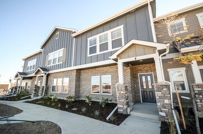 Building Photo - 3836 Manhattan Ave