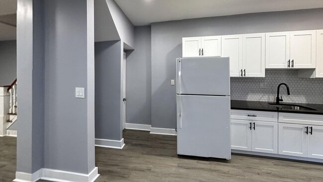 Building Photo - Cozy renovated 3 bedrrom!