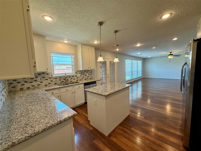 Building Photo - 6931 Echo Pines Dr