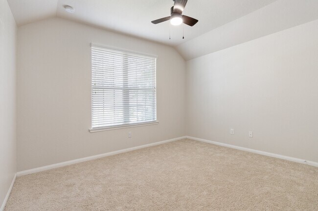 Building Photo - 119 Country Crossing Cir