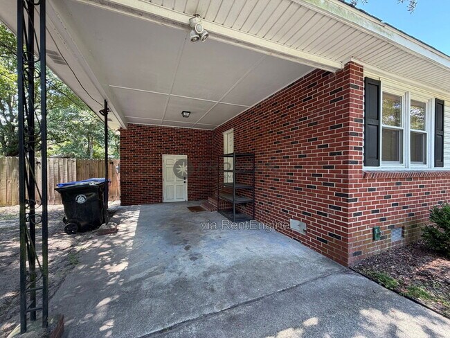 Building Photo - 1439 Village Rd