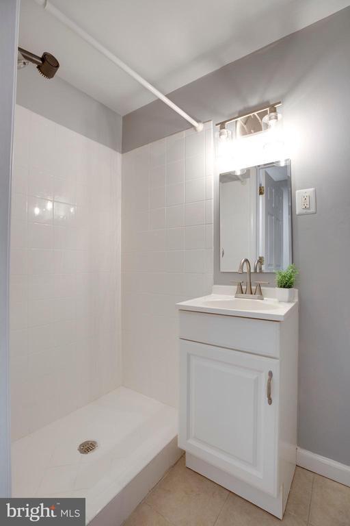 Building Photo - 6012 Westbourne Pl