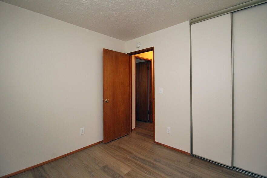Building Photo - 3736 SW 10th Ave