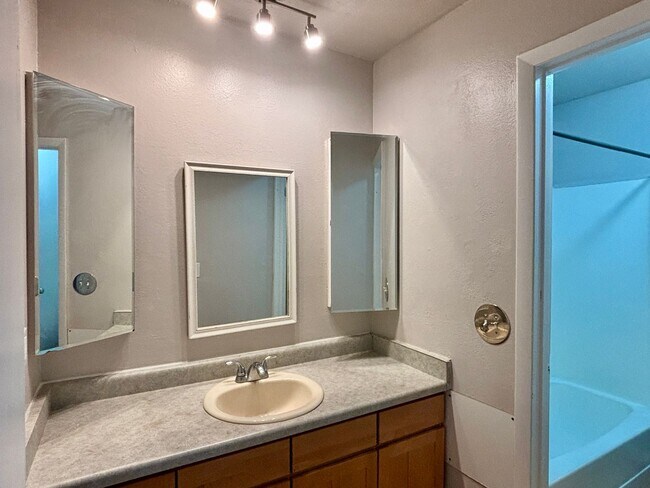 Building Photo - Large, Lovely 2BD/1.5BA Townhouse-Style Condo — Steps from Highline Canal!